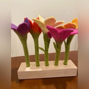 Lovevery felt flowers